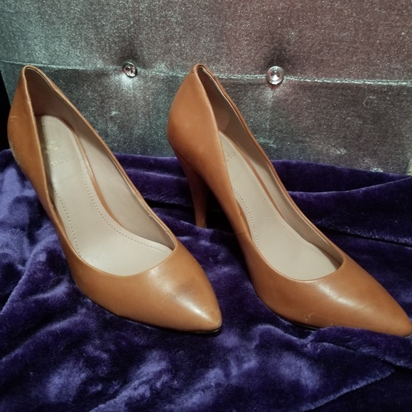 9 1/2 B Vince Camuto Heels - Picture 2 of 5